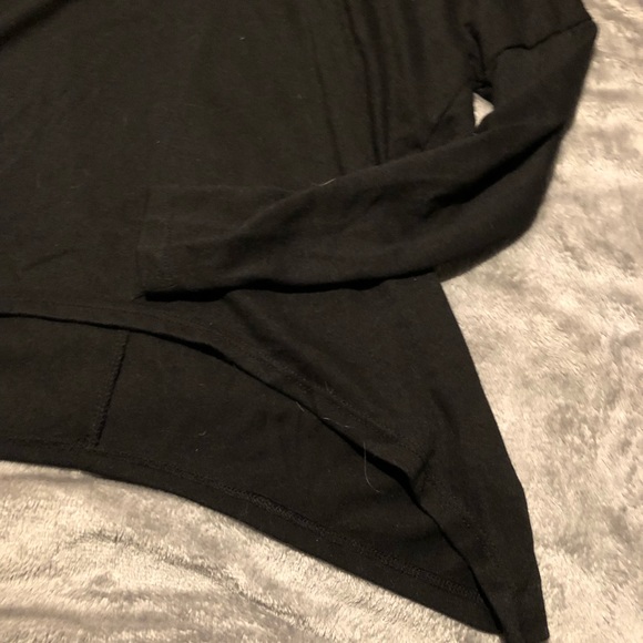 Flowy Turtle Neck - Picture 3 of 3